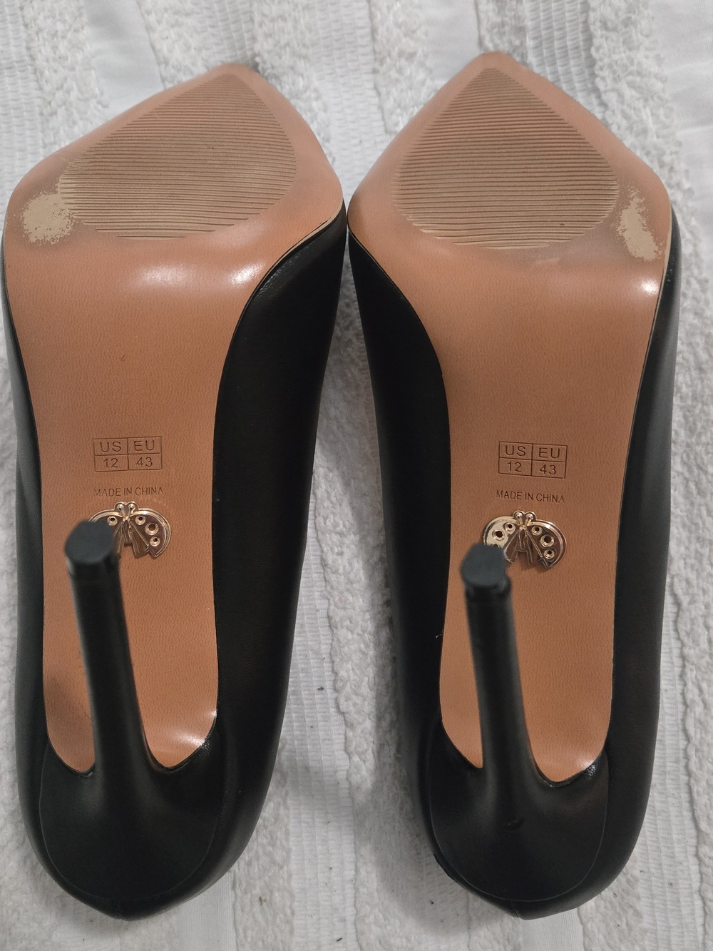 Petit Cadeau - Classic Pointed Toe Pumps - Black - Picture 6 of 6